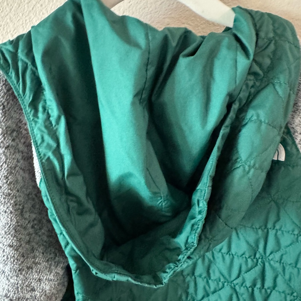 Boys The North Face Green and Heather Gray Light Jacket - Picture 8 of 10